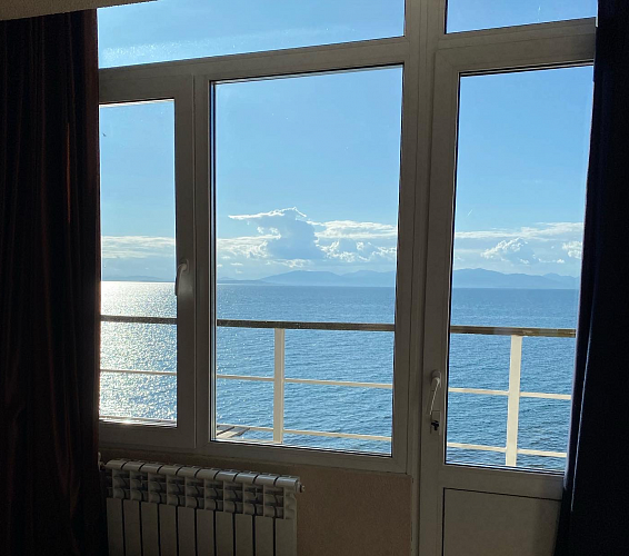 Вид на море с балконом